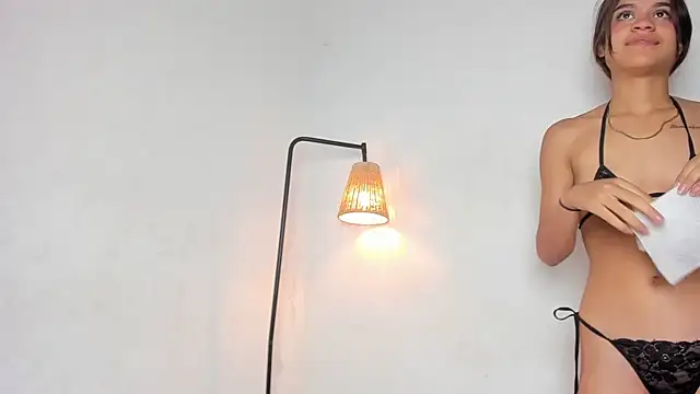 Skinnyfucked webkamerás műsora