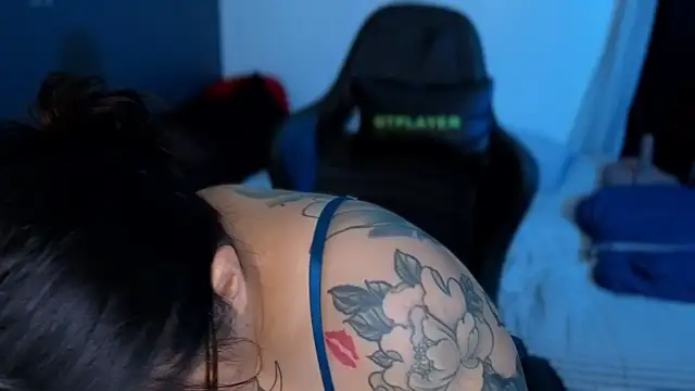 Pokazy przed kamerką – miacanela_xo