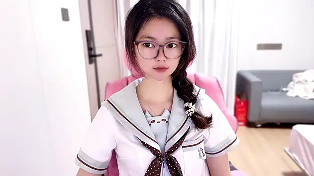 tiantian-vvv Show in webcam