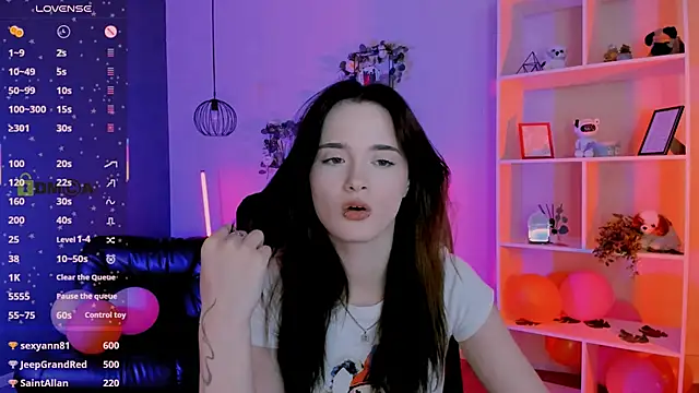 liana_kisses élő XXX-chatje