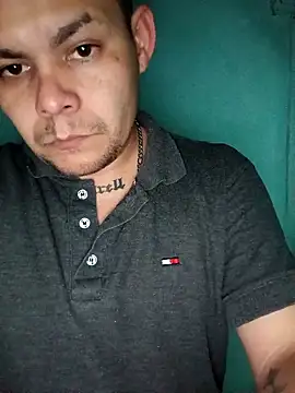 fboycdjuaez Chat XXX in diretta