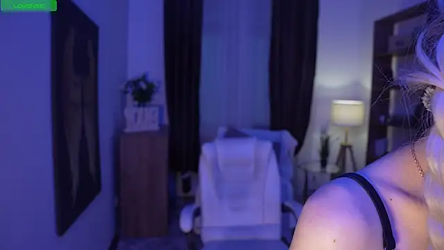 KristalCrowner Adlı Modelin Canlı XXX Sohbeti