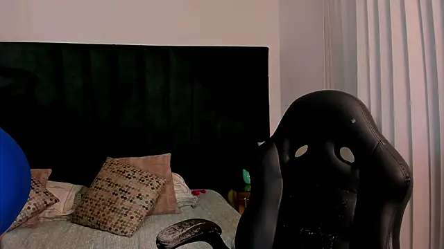 SaraWagner_: απευθείας συνομιλία ΧΧΧ