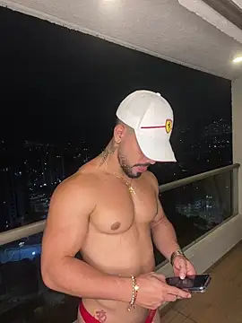 Czat XXX na żywo – Ezzio_Scolaro