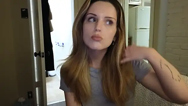 sexylilly69 Adlı Modelin Canlı XXX Sohbeti