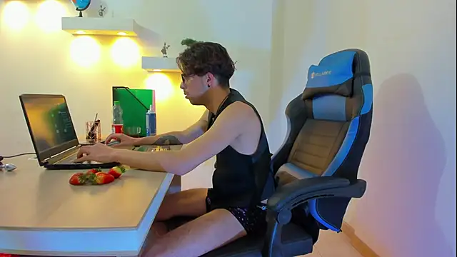 ScaraAndTomy ওয়েবক্যাম শো