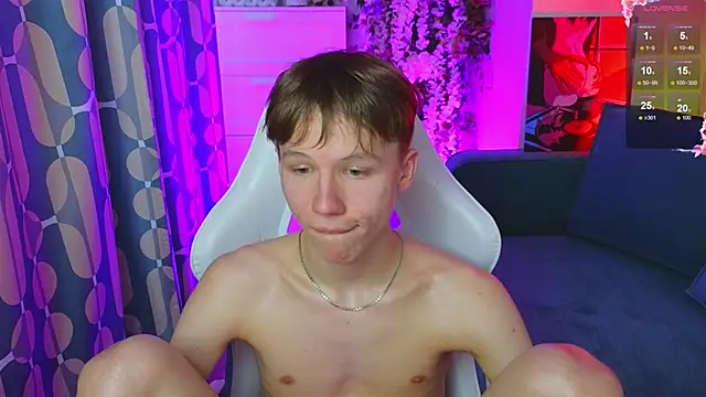 cuMte_boyのライブXXXチャット