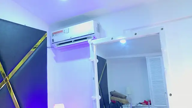 Živý XXX chat Adel_Nesbiit