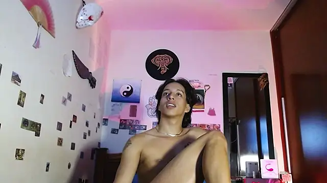 DannyPhantom555 Adlı Modelin Canlı XXX Sohbeti