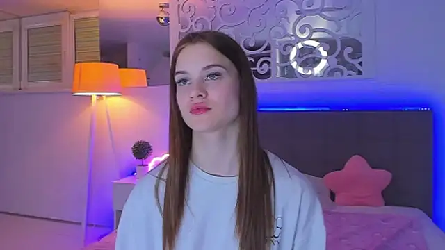 LuisaClover live XXX chat