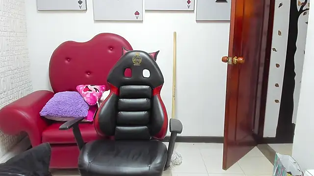 Salomeediaz_: онлайн-секс-чат