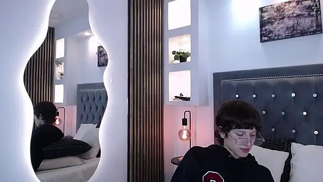 Emo_Boy_ Live XXX-Chat