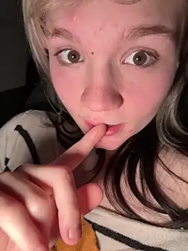 Cutiepiespanks Adlı Modelin Canlı XXX Sohbeti