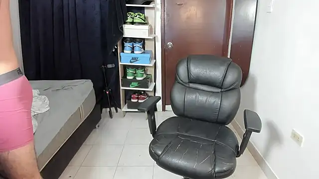 itstonnyX Adlı Modelin Web Kamerası Şovu