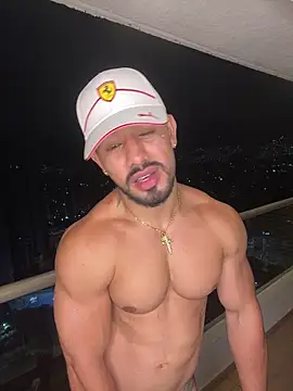 Ezzio_Scolaro 现场XXX聊天