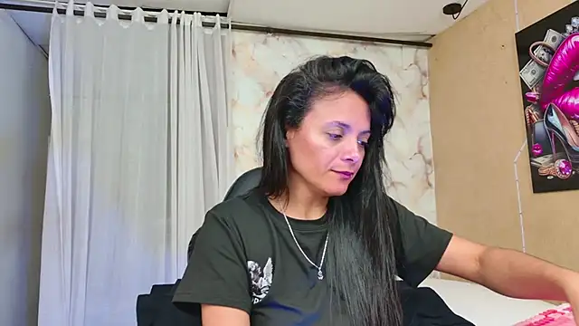 QueenSallyDesire Chat XXX in diretta