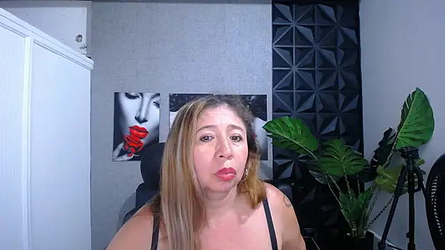 Valentinaa_mature Chat XXX in diretta