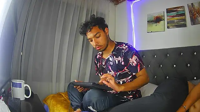 Show de webcam de naughtycouplex_