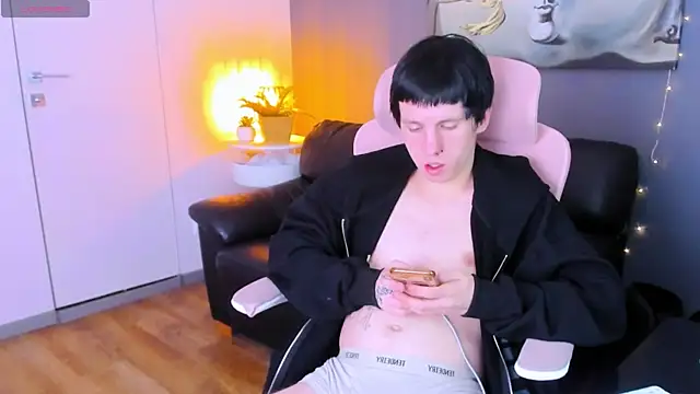 CutieKai_ Show in webcam