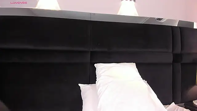 Chatroom XXX en direct de CarolineLee_