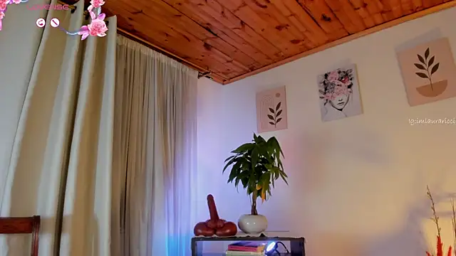 Lauraricci__'s Live XXX Chat