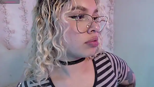 Haelycute's Live XXX Chat