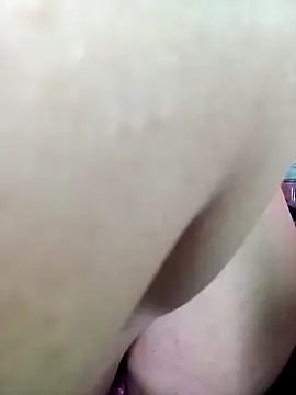 LucyStrike_ লাইভ XXX চ্যাট