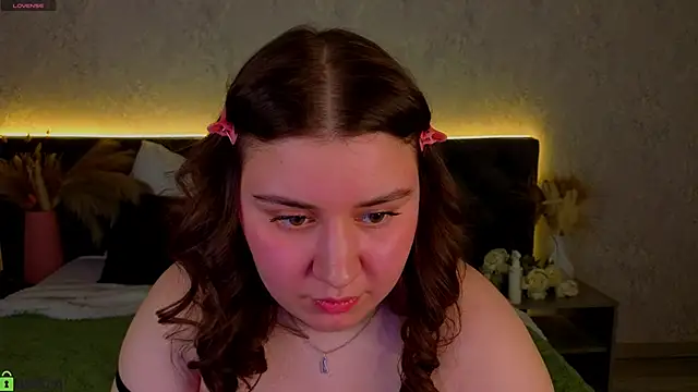 XXX chat uživo modela Maya_Raay