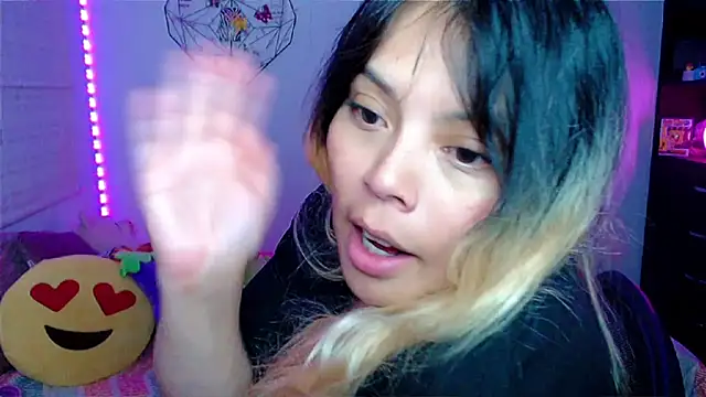 EllieMoonX Show in webcam