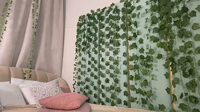 Show modela Love_is_Lola na web-kameri