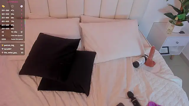 Megan_Brunette2's Webcam Show