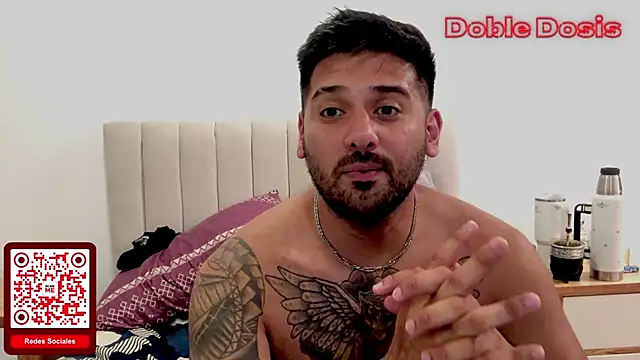 Show modela Doble_Dosis na web-kameri