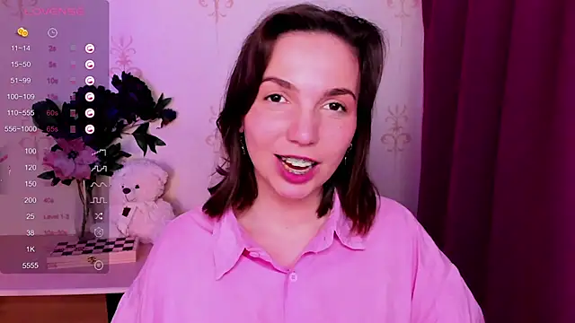 Chat XXX en directo de KindHazelHere_