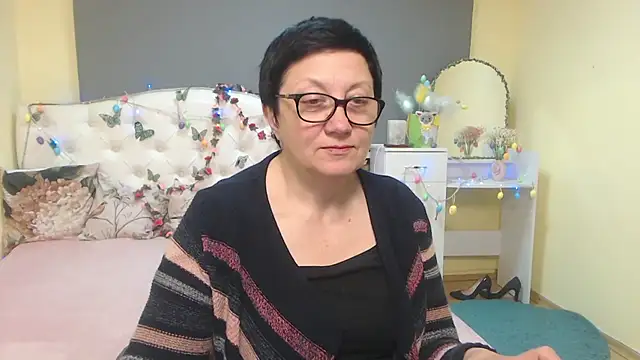 EmilyL0ve's Live XXX Chat