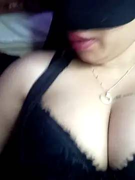 Zouzou_sexy Adlı Modelin Web Kamerası Şovu