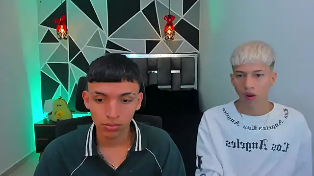 Chatroom XXX en direct de Juan_Nd_Steven