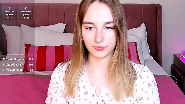 Shy_Polly Adlı Modelin Canlı XXX Sohbeti