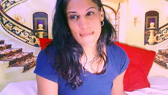 IndianSexcSmyle's Live XXX Chat