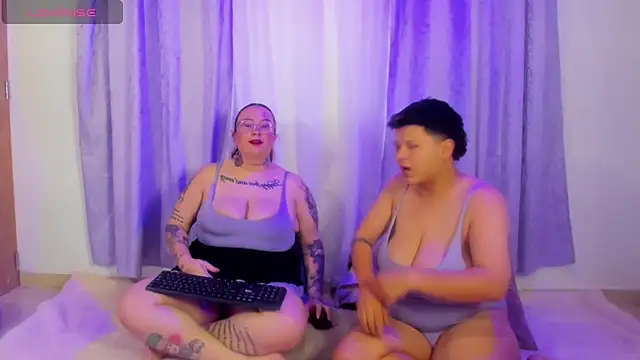 MiaYMolly: απευθείας συνομιλία ΧΧΧ