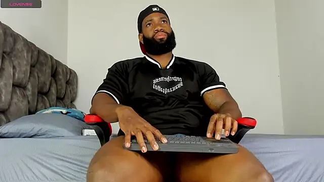 james_musclebbc: διαδικτυακό σόου στην κάμερα