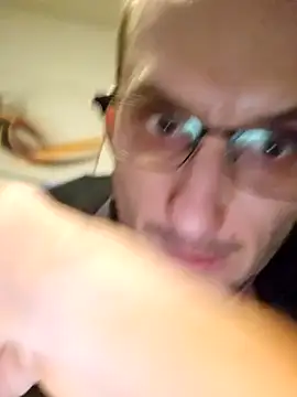 Pokazy przed kamerką – UpbeatXiphias