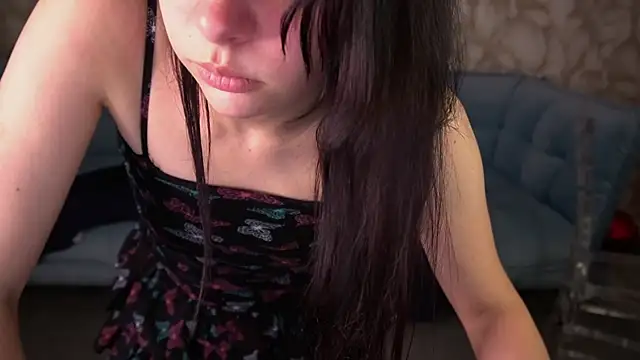 دردشة LiviaShy الجنسية المباشرة