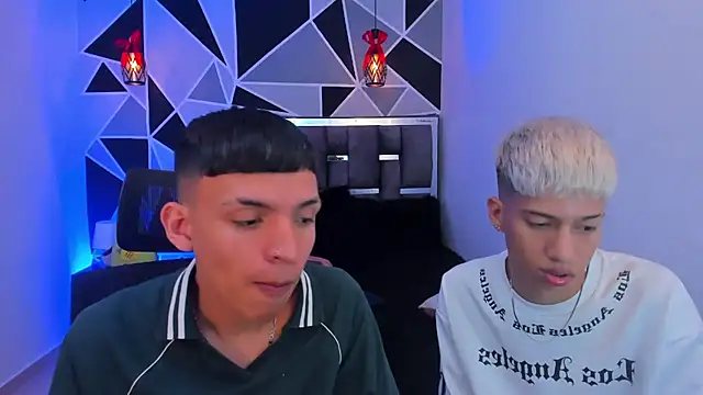 Chat +18 de Juan_Nd_Steven ao vivo