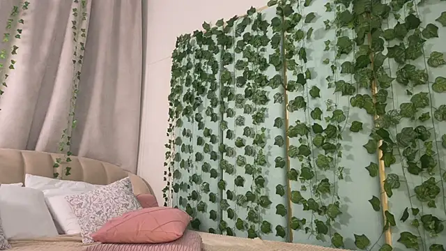 Chat +18 de Love_is_Lola ao vivo