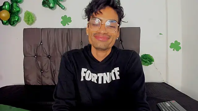 Gay_Red_Room: διαδικτυακό σόου στην κάμερα