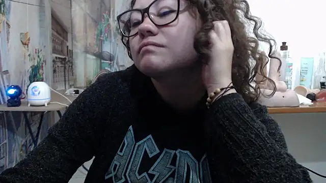 curly_greeneyed live XXX chat