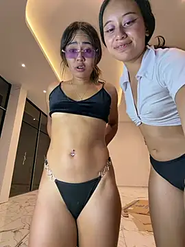 l0lita_emi Chat XXX in diretta