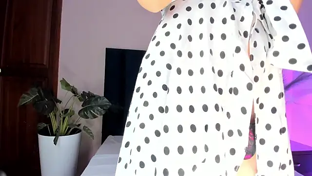 AnnaDenver Adlı Modelin Canlı XXX Sohbeti