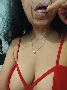 NakedMILFx Chat XXX in diretta