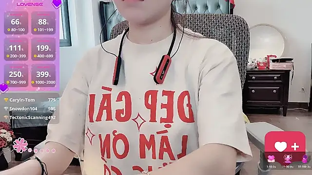 Caryln-Bun Chat XXX in diretta